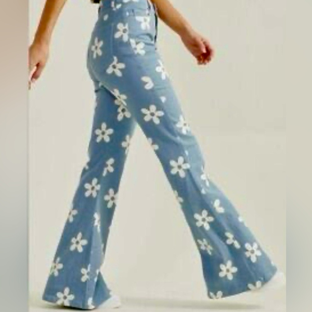Altar'd State Light Blue Jeans w/ flare bottom Cotton/Spandex Sz M